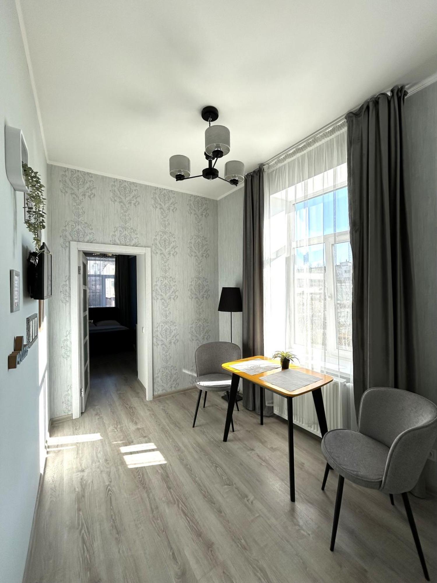 Romantic Apartment In The Сity Сenter Лвив Екстериор снимка